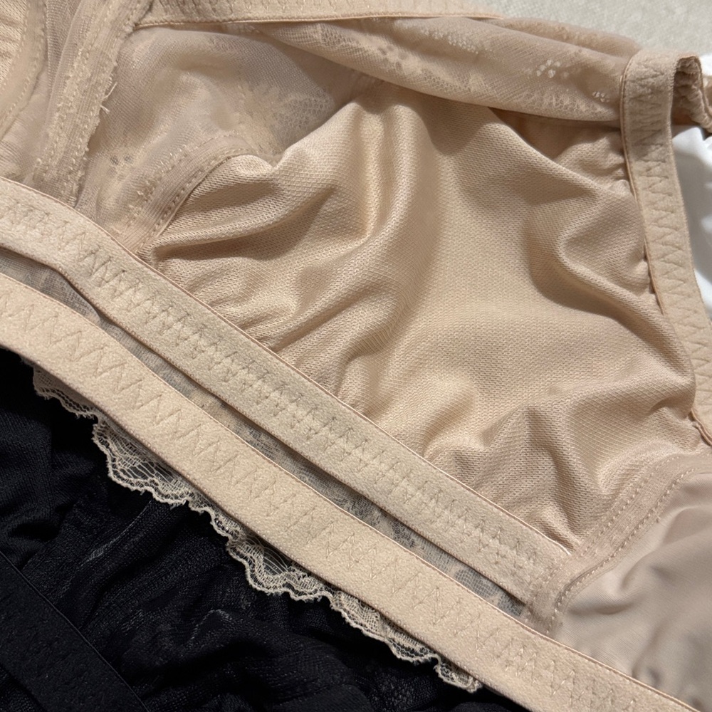 Breezies 3 Pack of Bras-No Wire/No Padding-3 Hook Back-Lace Detail-Sz Large-EUC - Picture 13 of 16